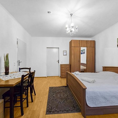 Spacious Three-Bedroom, Three King-Size Beds Βιέννη Εξωτερικό φωτογραφία
