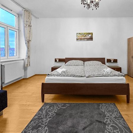 Spacious Three-Bedroom, Three King-Size Beds Βιέννη Εξωτερικό φωτογραφία