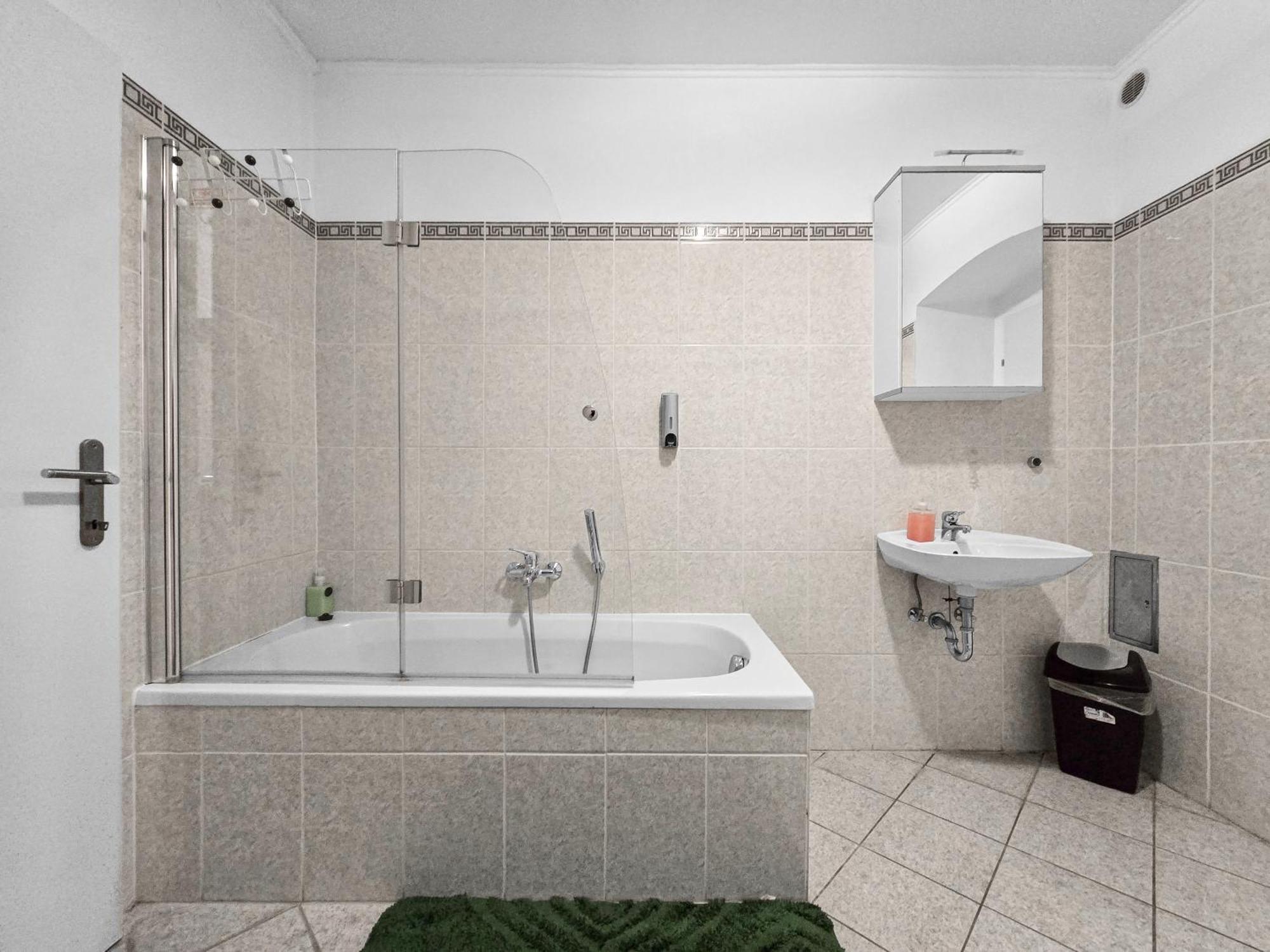 Spacious Three-Bedroom, Three King-Size Beds Βιέννη Εξωτερικό φωτογραφία