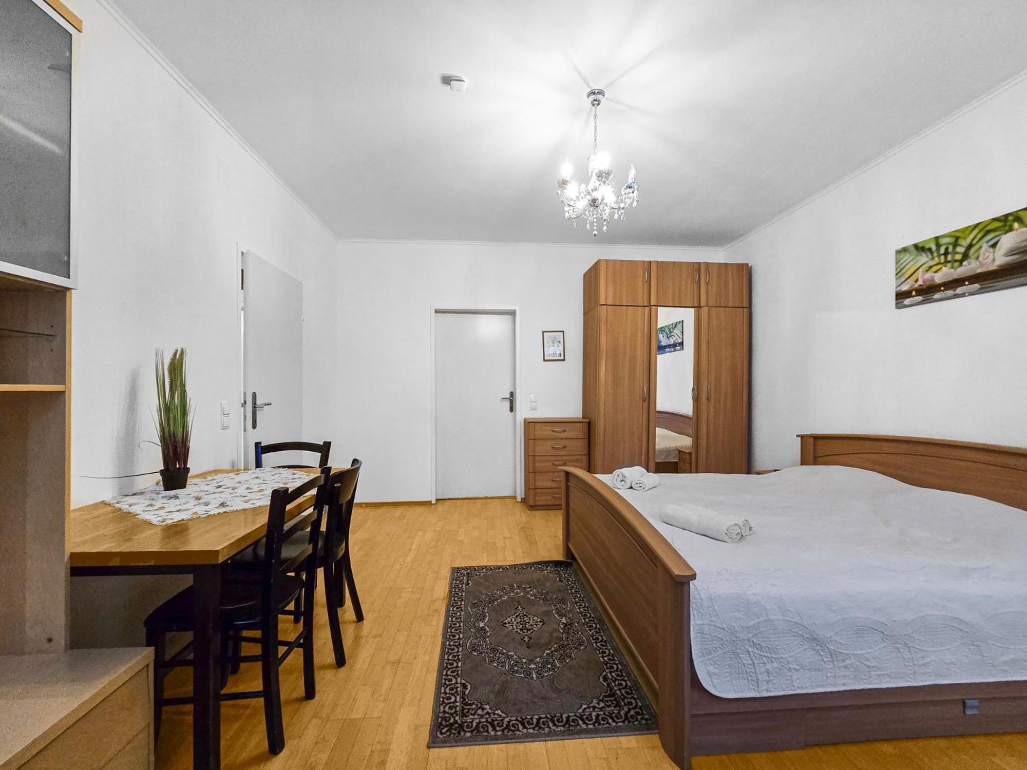 Spacious Three-Bedroom, Three King-Size Beds Βιέννη Εξωτερικό φωτογραφία