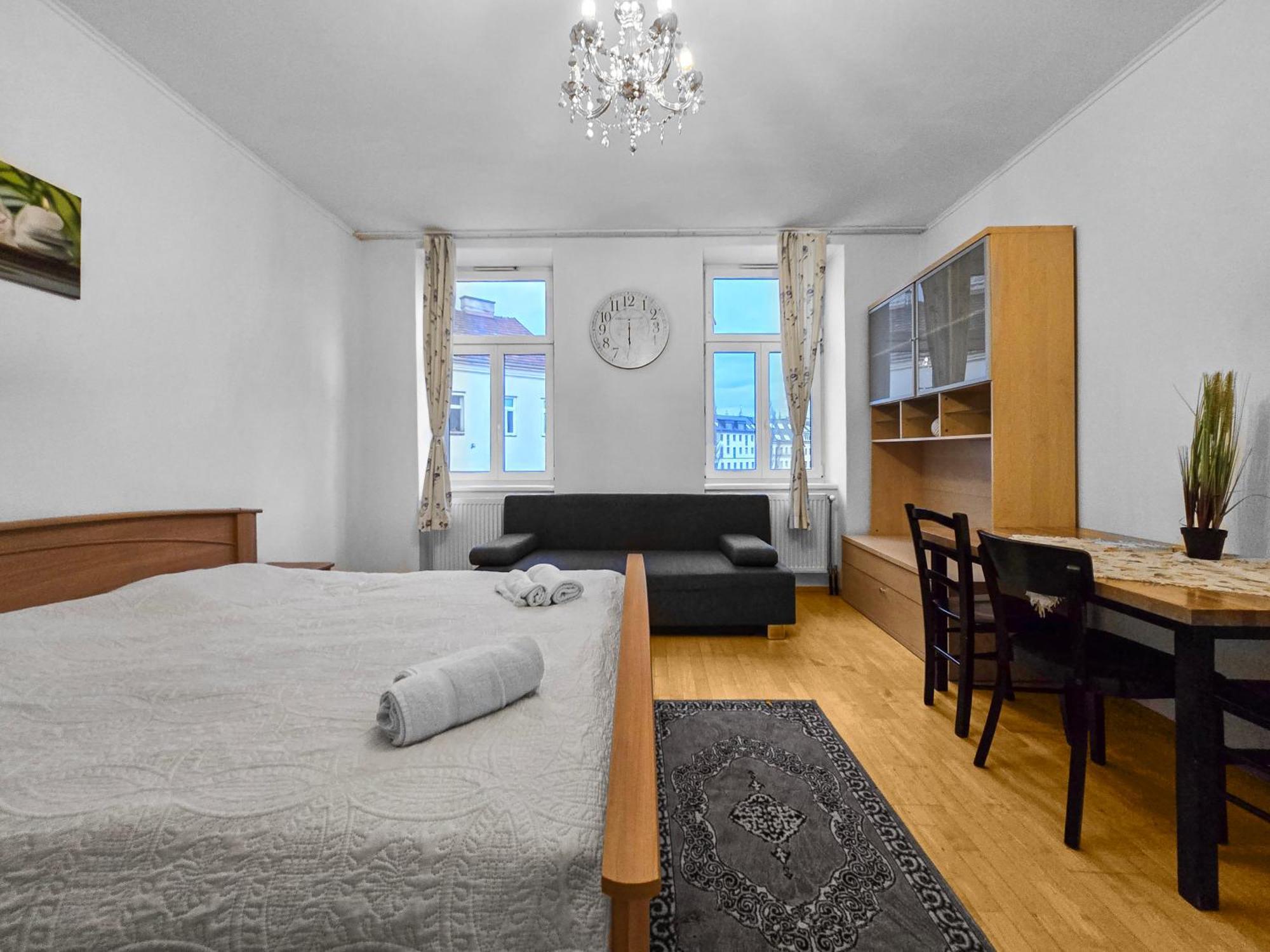 Spacious Three-Bedroom, Three King-Size Beds Βιέννη Εξωτερικό φωτογραφία